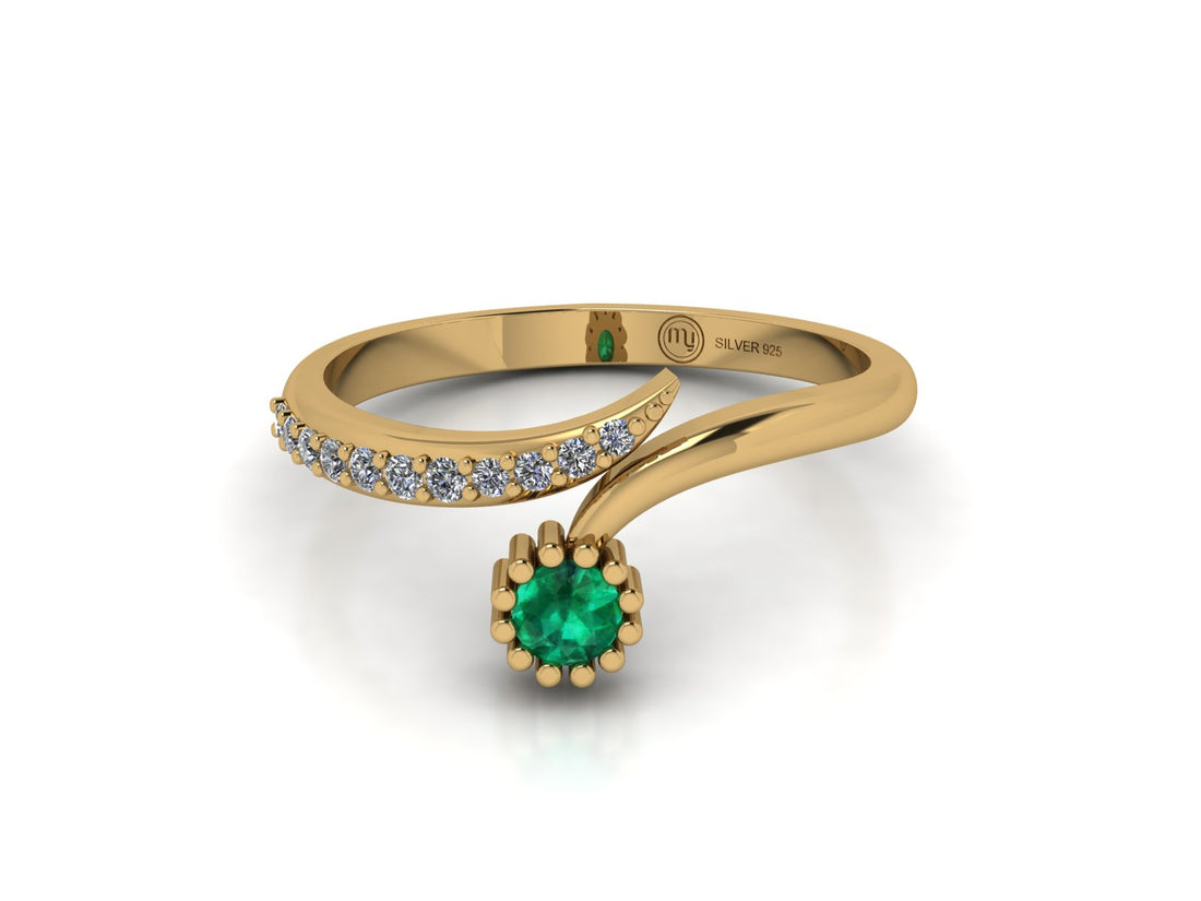 Modish Emerald Silver Ring